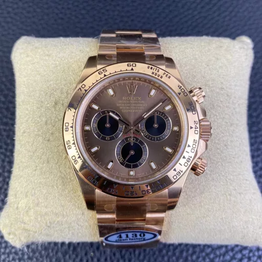 Clean factory 116505 steel band rose gold DaytonaThis time we launched a steel band rose gold DaytonaThe coffee-colored surface dial has 0 color differenceThe dial part is also spliced ​​in 3 sections. All parts are electroplated.The font thickness of the bezel part, and most importantly, the black oil filling is the same as the original, with a mattefeel. This is also the only one that can do it. I will post detailed pictures for comparison later. For more details, you can look at the true and false comparison pictures carefullyCollapse
