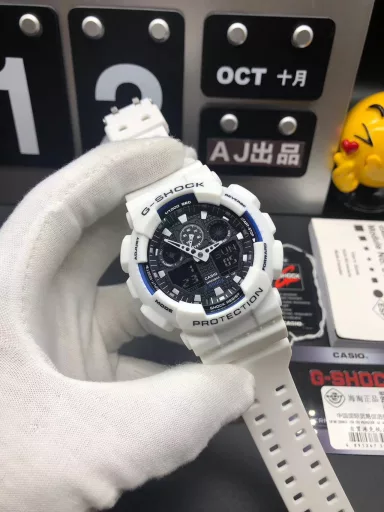 GA-110 Hand-raise Light Casio G-SHOCK--Classic shockproof dial design👍In stock and shipped immediately, 45-degree automatic hand-raise light function with strong visual impact🙈LCD liquid crystal display💡Stopwatch speed function accurate to 1/1000 second⌛Shockproof📣Anti-magnetic💥200 meters waterproof🏊48 city time📲Countdown⏳Alarm clock⏰Fully automatic calendar and other powerful functions