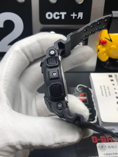 GA-110 Hand-raise Light Casio G-SHOCK--Classic shockproof dial design👍In stock and shipped immediately, 45-degree automatic hand-raise light function with strong visual impact🙈LCD liquid crystal display💡Stopwatch speed function accurate to 1/1000 second⌛Shockproof📣Anti-magnetic💥200 meters waterproof🏊48 city time📲Countdown⏳Alarm clock⏰Fully automatic calendar and other powerful functions