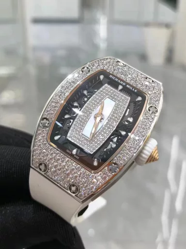 BBA Richard Miller RM0071⃣️Case: Uses the same ZTA white/black ceramic case as the original.2⃣️Movement: Exclusively customized movement to restore the original3⃣️Watch diameter: 1:1 restore the original 45.66x31.40mm, thickness is 11.85MM4⃣️Watch mirror material: Sapphire crystal mirror double anti-glare effect.5⃣️Watch strap material: Imported fluororubber watch strap, corrosion-resistant, comfortable and durable6⃣️Watch buckle: The latest titanium metal material7⃣️Diamond setting process: Breaking the traditional machine setting process, pure hand-made setting 8⃣️Electroplating process: PVD electroplating platinum