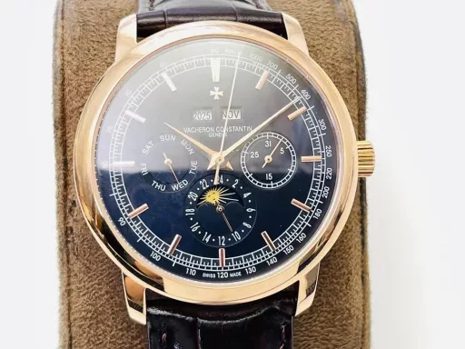 The highest version on the market, Vacheron Constantin Historical Masterpiece Series 3100V/000R_B422 Perpetual Calendar Multi-Function Watch!1⃣️Equipped with the same movement as the original, the balance wheel is exactly the same as the original, and all functions can be used normally.2⃣️Improved the curvature of the four corners of the case, the dial color curvature is more consistent, the 12 scales are polished more delicately, and the overall look is closer to the counter!3⃣️Paired with Italian cowhide to make the wrist more comfortable!TWS Factory boutique replica, please appreciate your appreciation