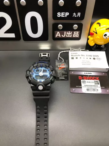 GA-400 hand-raise light Casio G-SHOCK--classic shockproof dial design👍In stock and shipped immediately, 45-degree automatic hand-raise light function with strong visual impact🙈LCD liquid crystal display💡Stopwatch speed function accurate to 1/1000 second⌛Shockproof📣Anti-magnetic💥200 meters waterproof🏊48 city time📲Countdown⏳Alarm clock⏰Fully automatic calendar and other powerful functions