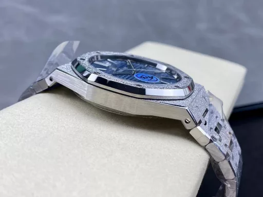APS 15410 new product, frosted gold watchAudemars Piguet frosted gold craft is commonly known as hammered gold craft, also known as 