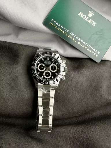 VS limited edition hot recommendation: Rolex Cosmograph Daytona series m116500ln-0001 watch (Panda Daytona), stainless steel case and bracelet, folding clasp; Oyster insurance discount with 5mm easy-adjust link extension system, outer ring black Cerachrom solid ceramic outer ring with tachymeter scale, white panda dial with snail-shaped small seconds dial, equipped with CAL.4130 automatic mechanical chronograph, size: 40 mm.