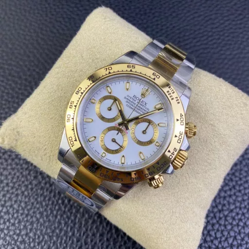 Clean/C factory 116508 full gold ivory face Daytona 1. This time we launched the full gold DaytonaEnamel black face dial with 0 color difference, diamonds use flat moissanite, the fire effect is no less than real diamonds, not inferior zircon.The dial part also uses 3-section splicing particles, all parts are electroplated.The font thickness of the bezel part, and most importantly, the black oil filling is the same as the original, with a matte texture. This is also the only one that has done it, and the detailed pictures will be posted later for comparison. For more details, you can look at the true and false comparison pictures carefully