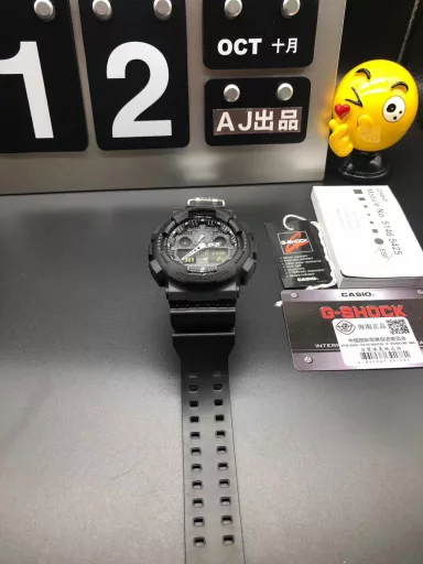 GA-110 Hand-raise Light Casio G-SHOCK--Classic shockproof dial design👍In stock and shipped immediately, 45-degree automatic hand-raise light function with strong visual impact🙈LCD liquid crystal display💡Stopwatch speed function accurate to 1/1000 second⌛Shockproof📣Anti-magnetic💥200 meters waterproof🏊48 city time📲Countdown⏳Alarm clock⏰Fully automatic calendar and other powerful functions
