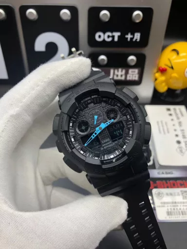 GA-110 Hand-raise Light Casio G-SHOCK--Classic shockproof dial design👍In stock and shipped immediately, 45-degree automatic hand-raise light function with strong visual impact🙈LCD liquid crystal display💡Stopwatch speed function accurate to 1/1000 second⌛Shockproof📣Anti-magnetic💥200 meters waterproof🏊48 city time📲Countdown⏳Alarm clock⏰Fully automatic calendar and other powerful functions
