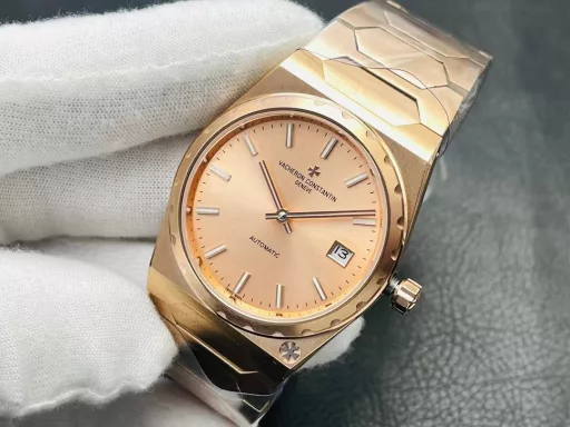 V9 Factory2024 Highly Recommended The highest version on the market The latest style is retro and fashionable】Favoured by many celebrities - Vacheron Constantin has re-launched the iconic luxury sports watch in the historical masterpiece series to commemorate the 222nd anniversary of the brand.1⃣️Case: size 37MM, thickness 8MM!2⃣️The barrel shape adopts a three-part structure so that the overall structure does not appear small. The grooved large gear bezel and the Maltese cross logo at 5 o'clock show its noble atmosphere!3⃣️Dial: Gold. Rose gold. Brushed silver and brushed gray with metal brushed bar hour markers and bar hands with luminous coating, retaining the most classic two-hand!4⃣️Movement: 9015 modified Vacheron Constantin's self-produced 2455/2 movement. All parts from the splint to the steel wheel are finely decorated, and the automatic oscillator is plated with 22k gold and engraved with the font 2225⃣️Strap: The integrated hexagonal central link makes the whole watch more angular, while retaining the timeless and elegant beautyV9 Factory's masterpiece is welcome to appreciate it
