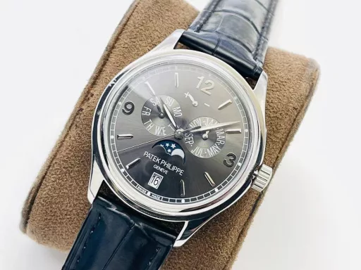 PP Factory Patek Philippe's most popular style, PP complex function chronograph series 5146R 5147. The ingenious design of the function, the reasonable layout of the appearance, and the superior movement performance all reflect the unique design of Patek Philippe masters, a classic work of art.1⃣️The dial diameter is 39MM, which is exquisite!2⃣️Equipped with high-performance Cal.324 automatic mechanical movement, it has annual calendar, date, month and moon phase display functions, providing powerful time measurement functions, and the large second hand in the center of the dial design makes time easy to read.3⃣️I believe that such a watch will be the dream of many watch lovers, but just like its image of the moon in the water, it is hard to come by, so if there is an opportunity in front of you, then cherish it.PP Factory's masterpiece welcomes all watch friends to appreciate it!
