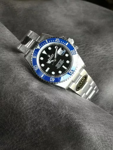 APF factory's new series of Greenwich GMT first generation 3186 integrated movement and the latest second generation 3285 integrated movement. The first generation 3186 style does not have a Rolex crown label at 6 o'clock, and the movement adjusts the time upwards. The second generation 3285 style has a Rolex crown label at 6 o'clock, and the movement adjusts the time downwards.