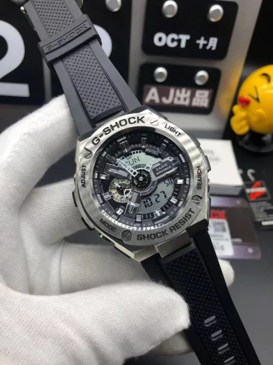 GST-400G hand-raise light Casio G-SHOCK--classic shockproof dial design👍In stock and shipped immediately, 45-degree automatic hand-raise light function with strong visual impact🙈LCD liquid crystal display💡Stopwatch speed function accurate to 1/1000 second⌛Shockproof📣Anti-magnetic💥200 meters waterproof🏊48 city time📲Countdown⏳Alarm clock⏰Fully automatic calendar and other powerful functions
