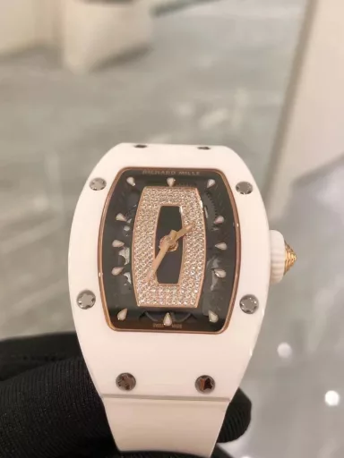 BBA Richard Miller RM0071⃣️Case: Uses the same ZTA white/black ceramic case as the original.2⃣️Movement: Exclusively customized movement to restore the original3⃣️Watch diameter: 1:1 restore the original 45.66x31.40mm, thickness is 11.85MM4⃣️Watch mirror material: Sapphire crystal mirror double anti-glare effect.5⃣️Watch strap material: Imported fluororubber watch strap, corrosion-resistant, comfortable and durable6⃣️Watch buckle: The latest titanium metal material7⃣️Diamond setting process: Breaking the traditional machine setting process, pure hand-made setting 8⃣️Electroplating process: PVD electroplating platinum