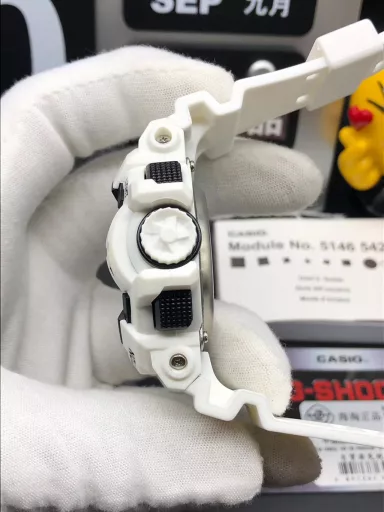 GA-400 hand-raise light Casio G-SHOCK--classic shockproof dial design👍In stock and shipped immediately, 45-degree automatic hand-raise light function with strong visual impact🙈LCD liquid crystal display💡Stopwatch speed function accurate to 1/1000 second⌛Shockproof📣Anti-magnetic💥200 meters waterproof🏊48 city time📲Countdown⏳Alarm clock⏰Fully automatic calendar and other powerful functions