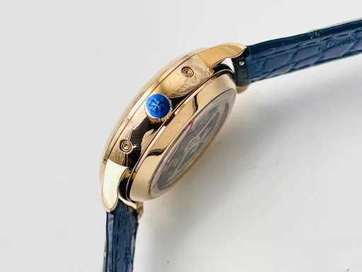 The highest version on the market, Vacheron Constantin Historical Masterpiece Series 3100V/000R_B422 Perpetual Calendar Multi-Function Watch!1⃣️Equipped with the same movement as the original, the balance wheel is exactly the same as the original, and all functions can be used normally.2⃣️Improved the curvature of the four corners of the case, the dial color curvature is more consistent, the 12 scales are polished more delicately, and the overall look is closer to the counter!3⃣️Paired with Italian cowhide to make the wrist more comfortable!TWS Factory boutique replica, please appreciate your appreciation