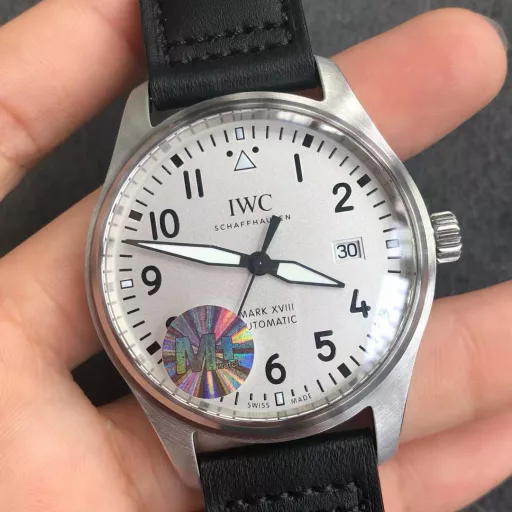 The redefinition of the Mark XVIII Pilot's Watch IW327010 
