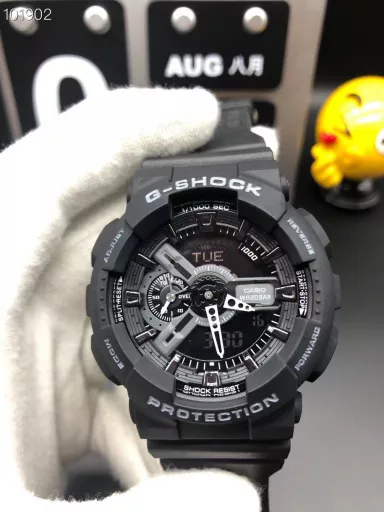 GA-110 Hand-raise Light Casio G-SHOCK--Classic shockproof dial design👍In stock and shipped immediately, 45-degree automatic hand-raise light function with strong visual impact🙈LCD liquid crystal display💡Stopwatch speed function accurate to 1/1000 second⌛Shockproof📣Anti-magnetic💥200 meters waterproof🏊48 city time📲Countdown⏳Alarm clock⏰Fully automatic calendar and other powerful functions