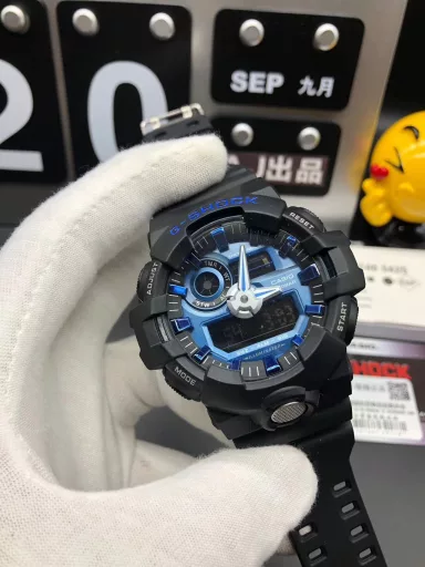 GA-400 hand-raise light Casio G-SHOCK--classic shockproof dial design👍In stock and shipped immediately, 45-degree automatic hand-raise light function with strong visual impact🙈LCD liquid crystal display💡Stopwatch speed function accurate to 1/1000 second⌛Shockproof📣Anti-magnetic💥200 meters waterproof🏊48 city time📲Countdown⏳Alarm clock⏰Fully automatic calendar and other powerful functions