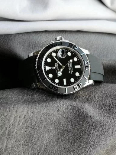 VS limited edition recommendation, Rolex Yacht-Master series m226659-0002 watch, stainless steel case with natural rubber strap, bidirectional rotating 60-minute scale outer ring with matte black Cerachrom ceramic bezel, polished three-dimensional numbers and scales, black lacquer, 18ct white gold hour markers, easy-to-read Chromalight luminous (long-lasting blue light), 18ct white gold hands, easy-to-read Chromalight luminous (long-lasting blue light), 3235 automatic machinery, 42 mm.