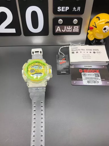 GA-400 hand-raise light Casio G-SHOCK--classic shockproof dial design👍In stock and shipped immediately, 45-degree automatic hand-raise light function with strong visual impact🙈LCD liquid crystal display💡Stopwatch speed function accurate to 1/1000 second⌛Shockproof📣Anti-magnetic💥200 meters waterproof🏊48 city time📲Countdown⏳Alarm clock⏰Fully automatic calendar and other powerful functions