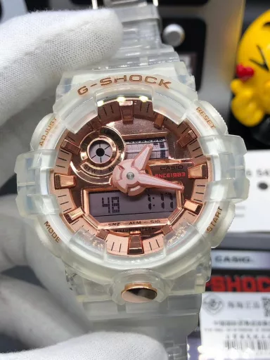 Hot selling GA-710 hand-raise light Casio G-SHOCK--classic shockproof dial design👍In stock and shipped immediately, 45-degree automatic hand-raise light function with strong visual impact🙈LCD liquid crystal display💡Stopwatch speed function accurate to 1/1000 second⌛Shockproof📣Anti-magnetic💥200 meters waterproof🏊48 city time📲Countdown⏳Alarm clock⏰Fully automatic calendar and other powerful functions📆