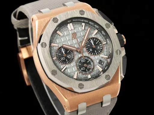 APP Audemars Piguet Royal Oak Offshore 26420 New Upgraded VersionThe newly molded 43 mm case (market version 44 mm, which is the case of the old 26400) adopts a new design, a more ergonomic case, and more refined case details. It has larger polished chamfers. The 43 mm wide case has been carefully modified to accommodate the new movement with a slightly larger diameter. The case contains a set of newly designed chronograph buttons.The dial has been upgraded, the dial texture is CNC slow-washed (non-hydraulic), the finished product has clear texture, and the iconic square is now connected to each other by a cross.The calendar has been upgraded. After the modification of the movement, the original large calendar has been realized. The date window has been pushed to the edge of the dial, and the hands have been slightly modified.The new interchangeable strap function, equipped with a quick release system, can easily change the wearing style. The rubber strap color is black, and there is also a leather strap available.In addition to the titanium version, the Royal Oak Offshore Chronograph 43 mm features a black ceramic bezel, creating a sharp contrast in material and color. The crown and pushers are also made of ceramic.