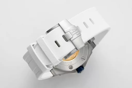 IPF creates classics - the king of diving, Audemars Piguet 15710! 3120 integrated movement, creating the strongest replica inside and outsideThe case is polished multiple times, just to match the angular data, and the material feels consistent;The strongest movement plate is polished, and the color is automatically supported by 18K rose gold with special color adjustment;The most user-friendly loose head grain buffer area ensures that it matches the original design;The most three-dimensional and neat disk 