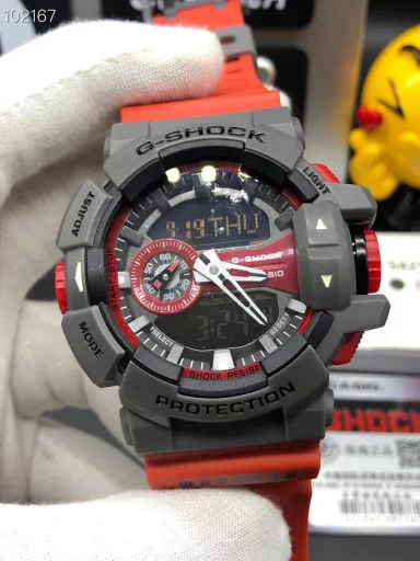 GA-400 hand-raise light Casio G-SHOCK--classic shockproof dial design👍In stock and shipped immediately, 45-degree automatic hand-raise light function with strong visual impact🙈LCD liquid crystal display💡Stopwatch speed function accurate to 1/1000 second⌛Shockproof📣Anti-magnetic💥200 meters waterproof🏊48 city time📲Countdown⏳Alarm clock⏰Fully automatic calendar and other powerful functions