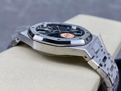 APS 15410 new product, frosted gold watchAudemars Piguet frosted gold craft is commonly known as hammered gold craft, also known as 