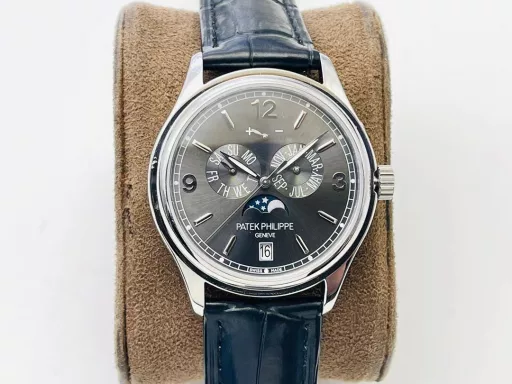 PP Factory Patek Philippe's most popular style, PP complex function chronograph series 5146R 5147. The ingenious design of the function, the reasonable layout of the appearance, and the superior movement performance all reflect the unique design of Patek Philippe masters, a classic work of art.1⃣️The dial diameter is 39MM, which is exquisite!2⃣️Equipped with high-performance Cal.324 automatic mechanical movement, it has annual calendar, date, month and moon phase display functions, providing powerful time measurement functions, and the large second hand in the center of the dial design makes time easy to read.3⃣️I believe that such a watch will be the dream of many watch lovers, but just like its image of the moon in the water, it is hard to come by, so if there is an opportunity in front of you, then cherish it.PP Factory's masterpiece welcomes all watch friends to appreciate it!