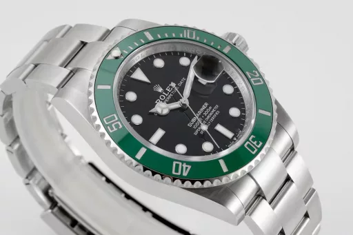 ZF Factory's shocking masterpiece ROLEX Submariner SUB series 41MM (third generation Submariner)ZF innovates with the times. In the era of crazy Submariner replica watches, the factory is the king bomb.1) The case body, the 41 Submariner genuine product is purchased and newly molded. All details are aligned with the genuine product. It is the only company that dares to promise that the whole body (case, strap, and buckle) is made of 904L Oyster steel, which is high-strength brushed, polished, and engraved. It is full of plumpness. Corrosion-resistant, anti-oxidation, wear-resistant and durable. Details determine everything, perfectly restoring the feel and temperament of the genuine product.2) The bezel is equipped with a scratch-resistant Cerachrom ceramic bezel, which is the same as the genuine product in beeswax color (currently recognized as the best ceramic bezel in the market), and the color and brightness are restored by up to 98%. The ceramic bezel font tolerance reaches the 