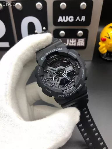 GA-110 Hand-raise Light Casio G-SHOCK--Classic shockproof dial design👍In stock and shipped immediately, 45-degree automatic hand-raise light function with strong visual impact🙈LCD liquid crystal display💡Stopwatch speed function accurate to 1/1000 second⌛Shockproof📣Anti-magnetic💥200 meters waterproof🏊48 city time📲Countdown⏳Alarm clock⏰Fully automatic calendar and other powerful functions