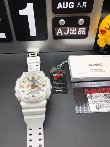 GA-110 Hand-raise Light Casio G-SHOCK--Classic shockproof dial design👍In stock and shipped immediately, 45-degree automatic hand-raise light function with strong visual impact🙈LCD liquid crystal display💡Stopwatch speed function accurate to 1/1000 second⌛Shockproof📣Anti-magnetic💥200 meters waterproof🏊48 city time📲Countdown⏳Alarm clock⏰Fully automatic calendar and other powerful functions