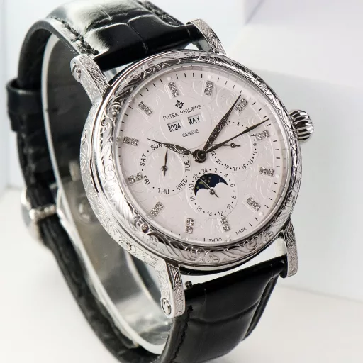 [Iron strokes and silver hooks, vigorous and powerful] High-value new products, simple. Retro. Exquisite craftsmanship!The best collection of the year - Patek Philippe Classic Super Complex Multifunctional Perpetual Calendar Function Watch. The team spent more than two years to carefully design, regardless of cost, dare to be the first, strive for perfection, overcome many difficulties, break through multiple technical bottlenecks, the movement model is CH 29-535 upgraded version, stable quality! [Strap] Classic Italian calfskin strap, clear texture, good texture. Paired with the top Patek Philippe lantern buckle on the market, universal original without pressure.The elegant Calatrava carved case is very individual, and the 42mm diameter is suitable for the size of the average male wrist, consistent with the counter, very business and casual.