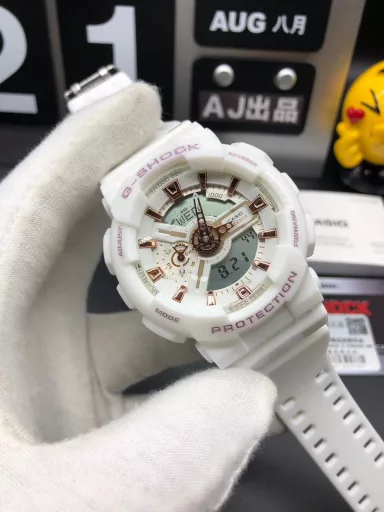 GA-110 Hand-raise Light Casio G-SHOCK--Classic shockproof dial design👍In stock and shipped immediately, 45-degree automatic hand-raise light function with strong visual impact🙈LCD liquid crystal display💡Stopwatch speed function accurate to 1/1000 second⌛Shockproof📣Anti-magnetic💥200 meters waterproof🏊48 city time📲Countdown⏳Alarm clock⏰Fully automatic calendar and other powerful functions