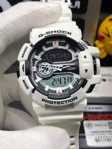 GA-400 hand-raise light Casio G-SHOCK--classic shockproof dial design👍In stock and shipped immediately, 45-degree automatic hand-raise light function with strong visual impact🙈LCD liquid crystal display💡Stopwatch speed function accurate to 1/1000 second⌛Shockproof📣Anti-magnetic💥200 meters waterproof🏊48 city time📲Countdown⏳Alarm clock⏰Fully automatic calendar and other powerful functions