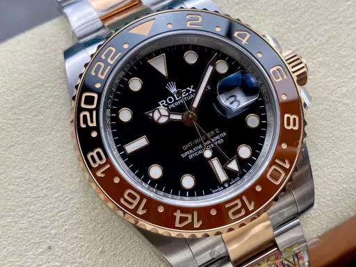 Clean factory C factory Rolex 126711 Sarsaparilla Greenwich GMT RoseDetails of the ceramic bezel font comparison, the 12 o'clock triangle part, the top angle, and the bottom angle, the sharp corner positionare all rounded. It is consistent with the original.For the font part, the depth is only one aspect. The original process is that the bottom surface of the font is all perpendicular to the straight body of the font at 90 degrees. To achieve this effect, it can only be molded in one piece. Laser typing will have a series of problems such as bevel edges, rough background texture, and broken edges.The font depth is consistent with the original, sinking 0.13mm. In addition, the font edge is rounded and polished.The electroplating color is also digitally adjusted. Most of the ones on the market are pure gold, and the genuine ones are slightly red. In terms of appearance, it will be much more comfortable.The appearance of the case is all 904L, which perfectly restores the entire shell shape of the GMT and corrects the feel of the GMT turning circle. The crownThe crown part also shows an embossed crown👑 effect. The 3186 movement is used, which is the same as the original.The bottom cover is also the same as the original, polished, brushed, and the bottom of the case is brushed. The fit between the bottom cover and the case is almost the same. The gap between the crown and the case can be compared by yourself. In the inner shadow part, the tail of the letter 