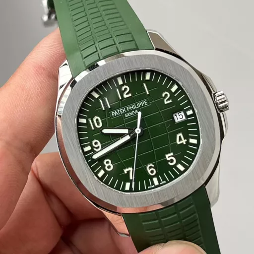 3K Patek Philippe Grenade 5168 42mm upgraded version, upgraded 330 movement and upgraded new watch buckle, the original molded buckle is not the ordinary version on the market. Patek Philippe Grenade launched the upgraded original machine noiseless engraving version. Detailed upgrade interpretation: 1. The upgraded movement is fully engraved, clear and not worn, and the texture is extreme. 2. Upgraded automatic rotor, using Swiss ultra-precision bearings, the industry's unprecedented rotor installation process. Achieve 100% noise reduction. 3. Original movement, no fake plate, no fake balance wheel, no fake ruby ​​3k factory completely reproduced the 3.3mm out-of-print high-quality 330SC movement. 4. The upgraded dial Arabic numerals are super bright, and the overall brightness is harmonious and consistent. 5. Upgraded imported rubber strap, the feel and visual effect are comparable to the original. It remains anti-corrosion, deodorizing, durable and corrosion-resistant in extreme cold and high temperature conditions. 6. The calendar window of each watch is horizontally aligned, without any slant or obstruction. 7. The smoothness of the gear adjustment of the crown has been adjusted many times to the best state. This makes the upgraded version of the grenade smooth in adjusting the time and winding. 8. The thickness of the entire watch has been upgraded to 8.3 mm, perfectly achieving the thinnest mechanical watch on the entire network, which is equivalent to the original thickness. It is extremely comfortable to wear. 9. The Patek Philippe logo on the clasp has been upgraded, and it is perfectly aligned. There is no deviation or displacement. Patek Philippe 5168 grenade produced by WK-3K factory, upgraded original machine without noise engraving version.