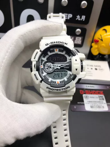 GA-400 hand-raise light Casio G-SHOCK--classic shockproof dial design👍In stock and shipped immediately, 45-degree automatic hand-raise light function with strong visual impact🙈LCD liquid crystal display💡Stopwatch speed function accurate to 1/1000 second⌛Shockproof📣Anti-magnetic💥200 meters waterproof🏊48 city time📲Countdown⏳Alarm clock⏰Fully automatic calendar and other powerful functions