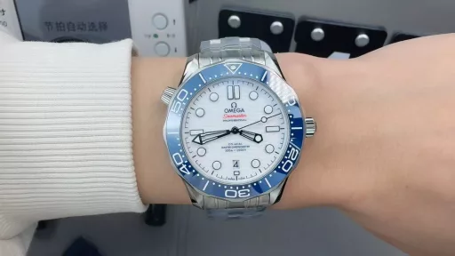 Omega Seamaster 43MM Aqua Terra World Time Watch, Tape Model! A world time watch that you can wear to travel around the world, laser-ablated blue ocean, relief outline of land, 24-hour hesalite crystal ring. The vast world is at your fingertips, and you can start your global journey in a small space! Produced by vs