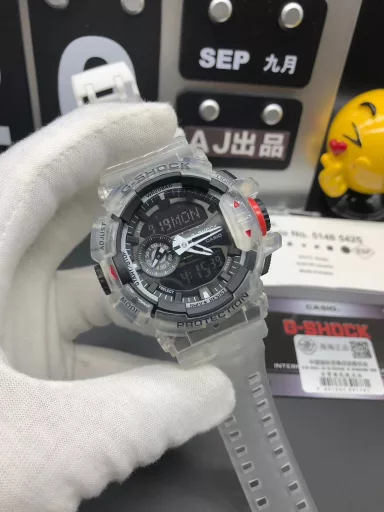 GA-400 hand-raise light Casio G-SHOCK--classic shockproof dial design👍In stock and shipped immediately, 45-degree automatic hand-raise light function with strong visual impact🙈LCD liquid crystal display💡Stopwatch speed function accurate to 1/1000 second⌛Shockproof📣Anti-magnetic💥200 meters waterproof🏊48 city time📲Countdown⏳Alarm clock⏰Fully automatic calendar and other powerful functions