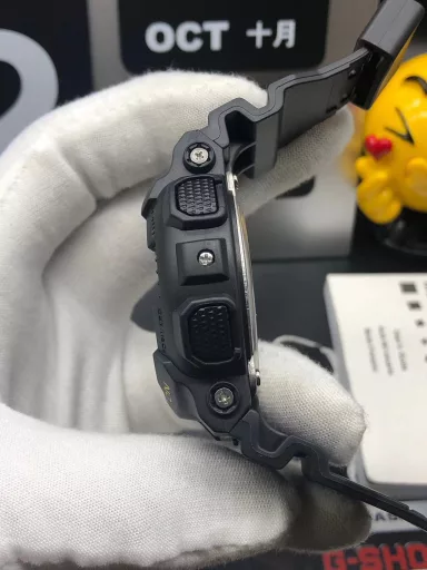 GA-110 Hand-raise Light Casio G-SHOCK--Classic shockproof dial design👍In stock and shipped immediately, 45-degree automatic hand-raise light function with strong visual impact🙈LCD liquid crystal display💡Stopwatch speed function accurate to 1/1000 second⌛Shockproof📣Anti-magnetic💥200 meters waterproof🏊48 city time📲Countdown⏳Alarm clock⏰Fully automatic calendar and other powerful functions