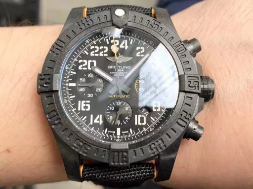 Breitling original one-to-one carbon fiber texture, the ultimate new work. The Breitling Avenger Hurricane series 45mm chronograph was purchased two years ago and disassembled for inspection. After many efforts by the watchmaker, it was finally cracked. It is made of Breitlight® material. Breitlight® is a thermoplastic resin with excellent high temperature resistance. It is a composite of polycarbonate and carbon fiber. The material is 3.3 times lighter than titanium and 5.8 times lighter than stainless steel, but it is stronger and can't be broken! It also has many advantages: scratches, polishing, corrosion resistance, anti-magnetic, anti-allergic, and has a warmer touch than metal, and presents the mottled visual effect of carbon fiber. (The raw materials are purchased in Switzerland, which is hard-won. Don't miss it if you like it) The real thing looks better