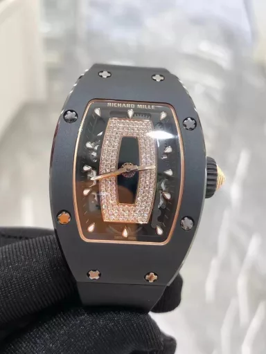 BBA Richard Miller RM0071⃣️Case: Uses the same ZTA white/black ceramic case as the original.2⃣️Movement: Exclusively customized movement to restore the original3⃣️Watch diameter: 1:1 restore the original 45.66x31.40mm, thickness is 11.85MM4⃣️Watch mirror material: Sapphire crystal mirror double anti-glare effect.5⃣️Watch strap material: Imported fluororubber watch strap, corrosion-resistant, comfortable and durable6⃣️Watch buckle: The latest titanium metal material7⃣️Diamond setting process: Breaking the traditional machine setting process, pure hand-made setting 8⃣️Electroplating process: PVD electroplating platinum