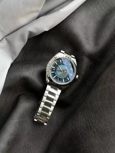vs limited edition recommendation: Omega Seamaster series 220.10.43.22.03.001 watch (limited edition world time watch), stainless steel bracelet case, blue dial, 8938 automatic machinery, 43 mm.