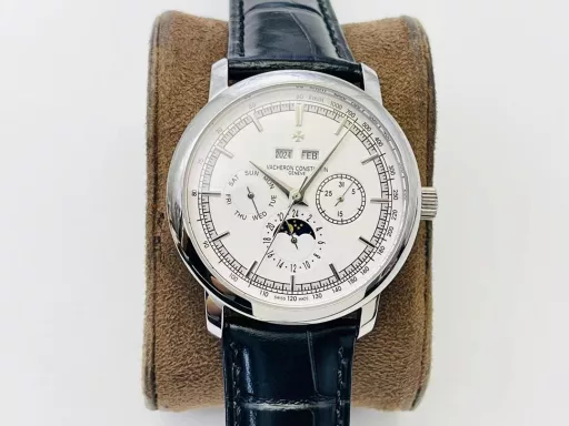The highest version on the market, Vacheron Constantin Historical Masterpiece Series 3100V/000R_B422 Perpetual Calendar Multi-Function Watch!1⃣️Equipped with the same movement as the original, the balance wheel is exactly the same as the original, and all functions can be used normally.2⃣️Improved the curvature of the four corners of the case, the dial color curvature is more consistent, the 12 scales are polished more delicately, and the overall look is closer to the counter!3⃣️Paired with Italian cowhide to make the wrist more comfortable!TWS Factory boutique replica, please appreciate your appreciation