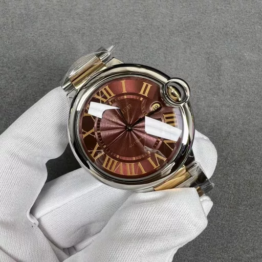 3K Cartier Blue Balloon 🇫🇷 CARTIER BallonBleuOriginal mold, top-level replica, counter synchronized three-code anti-counterfeitingType: Top luxury men's automatic mechanical watchMirror: fish-eye imported sapphire crystalHand: hours, minutes, secondsSurface: guilloche silver-white fontCase: 316 stainless steel with double-circle diamondsStrap: 316 stainless steelSize: 42.1mm×13mmMovement: fully automatic mechanical 2824(All counter styles are complete_Details can be comparable to the original)