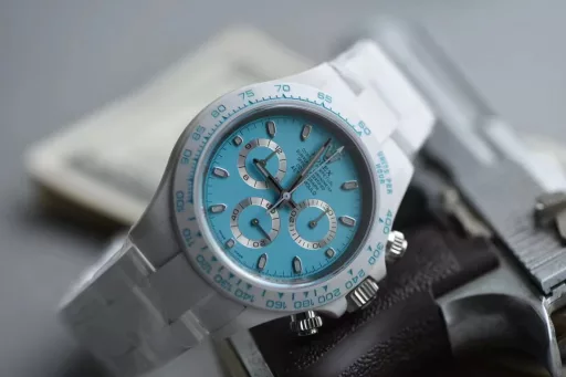 【ZF.Factory New Creative Modification】Dare to be the first in the world - create the first subversive Rolex Daytona chronograph in China, the king of the watch, truly experience limited edition!Super nano ceramic imported from Germany! It is the only one in the industry. The case, bracelet, Cerachrom ceramic solid outer ring and tachymeter scale are all made of the latest developed super nano ceramic material. This material can not only achieve the effect of scratch resistance, wear resistance and anti-fouling, but also greatly enhance the pressure resistance and waterproof performance of the watch. The dial scale is filled with Swiss super luminous material, so that you can still see the time clearly in the absence of light.From the original mold to 100% restoration, every detail has been precisely polished and repeatedly inspected hundreds of times to ensure the quality of each watch, equipped with ShanghaiCal.4130 movement, with a swing frequency of 28,800 times/hour. The power reserve time reaches 72 hours+. The diameter of the watch: 40 x 12.4mm, the weight is only 108g, light and comfortable, and the wearing feeling is unparalleled.Produced by ZF Factory, it injects infinite creativity and life into your watch, creating classics that are difficult to surpass!