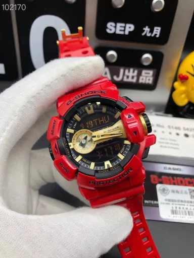 GA-400 hand-raise light Casio G-SHOCK--classic shockproof dial design👍In stock and shipped immediately, 45-degree automatic hand-raise light function with strong visual impact🙈LCD liquid crystal display💡Stopwatch speed function accurate to 1/1000 second⌛Shockproof📣Anti-magnetic💥200 meters waterproof🏊48 city time📲Countdown⏳Alarm clock⏰Fully automatic calendar and other powerful functions