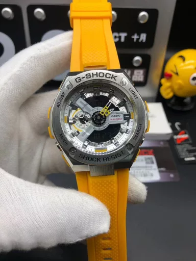 GST-400G hand-raise light Casio G-SHOCK--classic shockproof dial design👍In stock and shipped immediately, 45-degree automatic hand-raise light function with strong visual impact🙈LCD liquid crystal display💡Stopwatch speed function accurate to 1/1000 second⌛Shockproof📣Anti-magnetic💥200 meters waterproof🏊48 city time📲Countdown⏳Alarm clock⏰Fully automatic calendar and other powerful functions