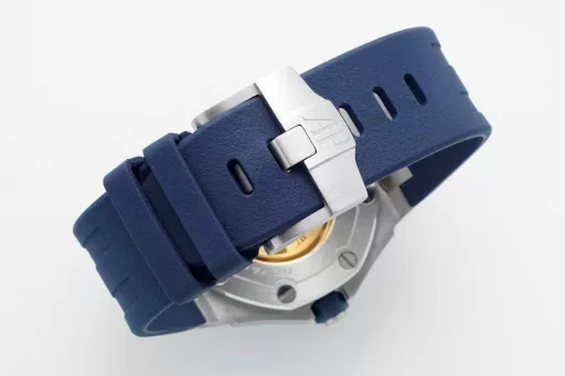 IPF creates classics - the king of diving, Audemars Piguet 15710! 3120 integrated movement, creating the strongest replica inside and outsideThe case is polished multiple times, just to match the angular data, and the material feels consistent;The strongest movement plate is polished, and the color is automatically supported by 18K rose gold with special color adjustment;The most user-friendly loose head grain buffer area ensures that it matches the original design;The most three-dimensional and neat disk 